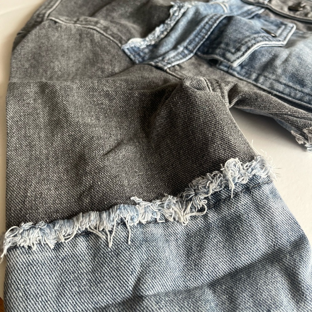 PrettyLittleThing Gray and Blue Denim Cropped Frayed Jacket Size 4 - Picture 4 of 11